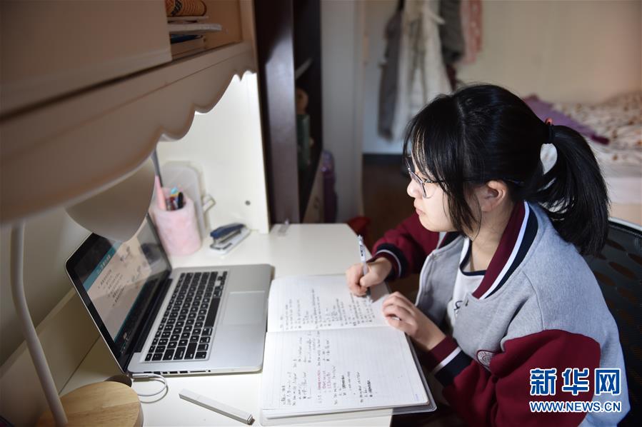 （社会）（1）北京中小学生今起“线上”学习